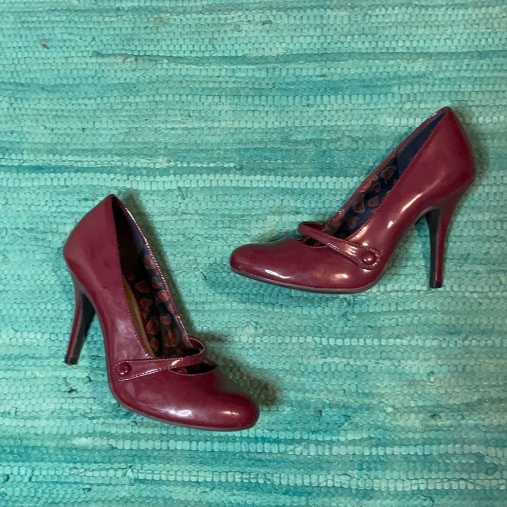 DONATING 6.21.24 - American Eagle 6 Maroon pumps w strap - Picture 15 of 16